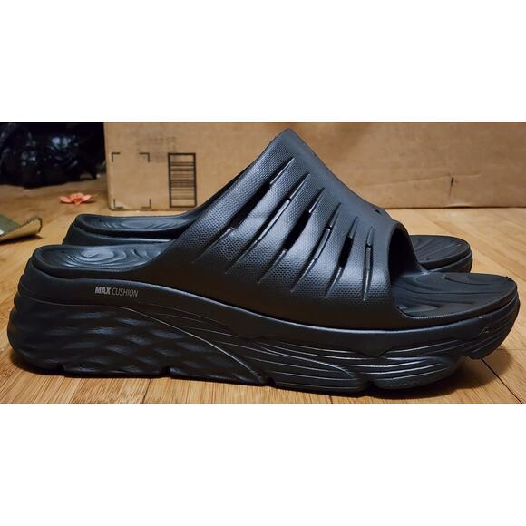 Skechers Foamies Womens 11 Max Cushion Slide Recovery Walk Sandals Comfort Black - Picture 1 of 9